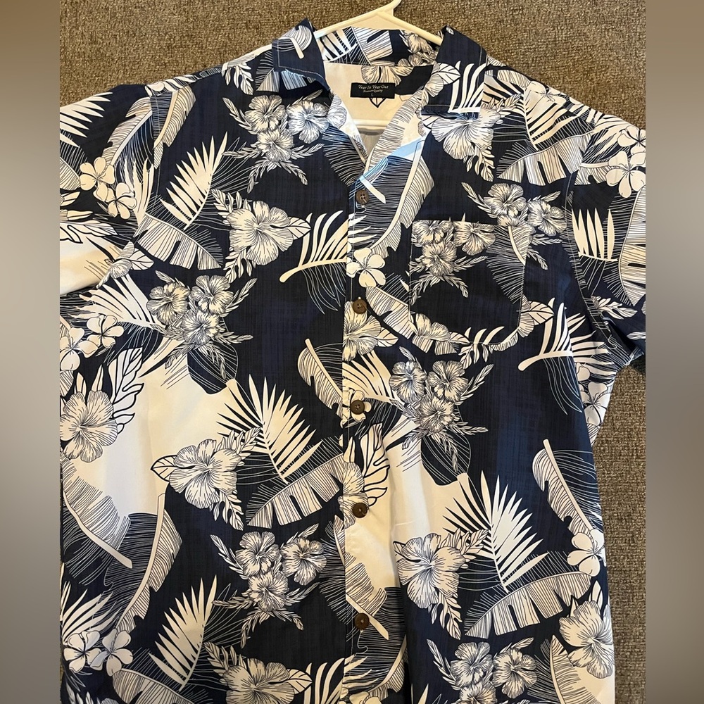 NWOT Navy and White Floral Hawaiian Shirt